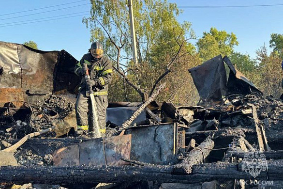 В деревне Кочнево сгорели два дома и пристройки